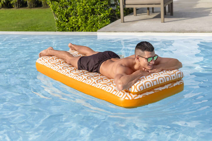 Bestway Pool Luftmatratze mit Kopfteil und Getränkehalter